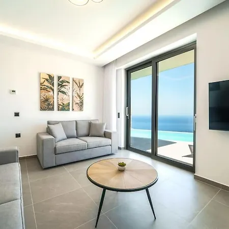 Hilltop Luxury With Private Pool And Sea View Villa *