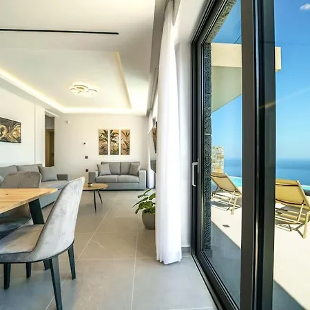 Hilltop Luxury With Private Pool And Sea View Achlada