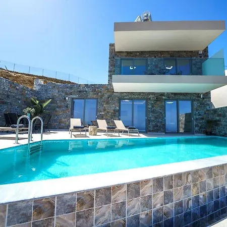 Hilltop Luxury With Private Pool And Sea View