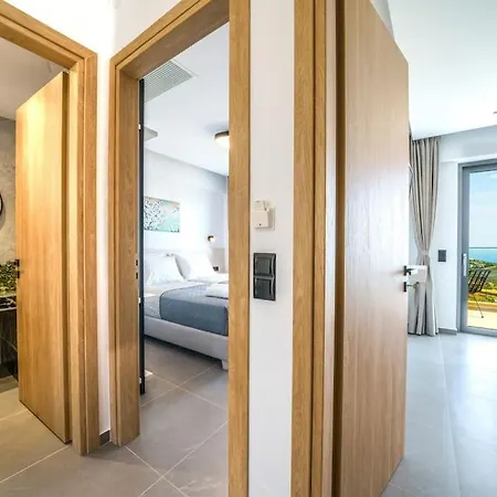 Hilltop Luxury With Private Pool And Sea View *