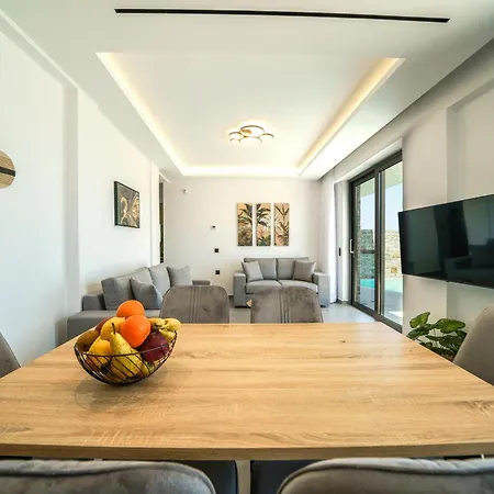 Hilltop Luxury With Private Pool And Sea View * Akhládha