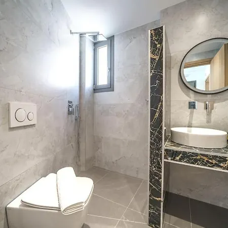 Hilltop Luxury With Private Pool And Sea View