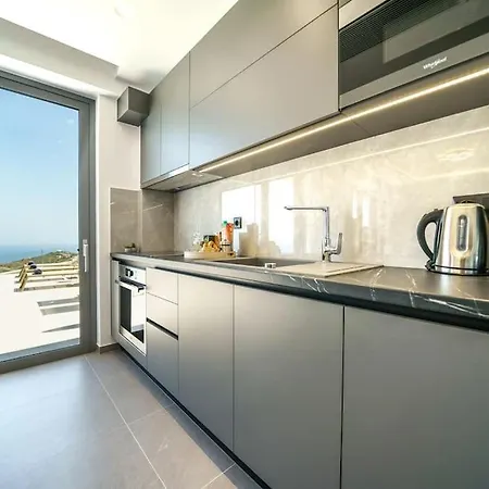Hilltop Luxury With Private Pool And Sea View